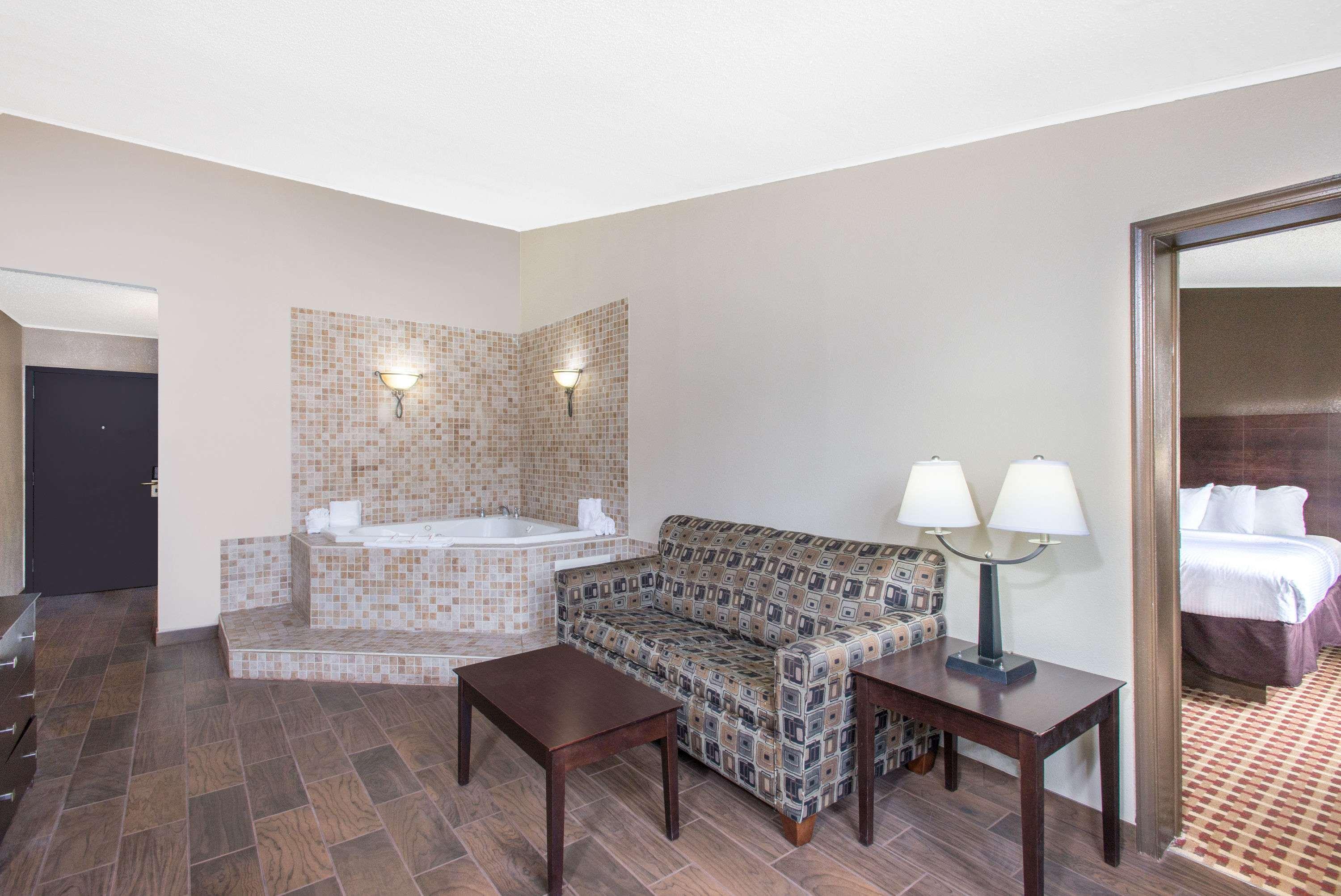 Ramada By Wyndham Bethlehem 3*