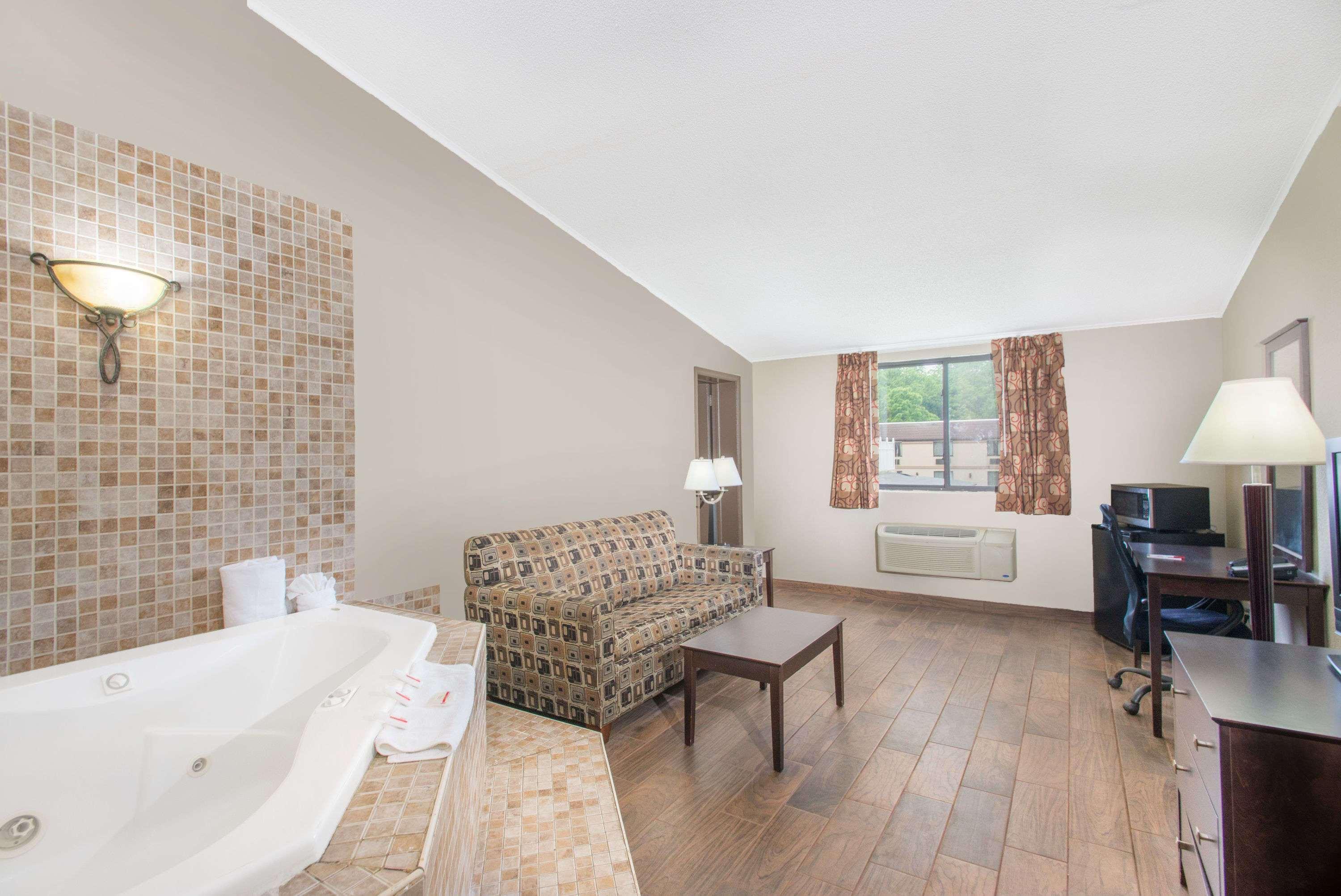 Ramada By Wyndham Bethlehem Hotel Allentown