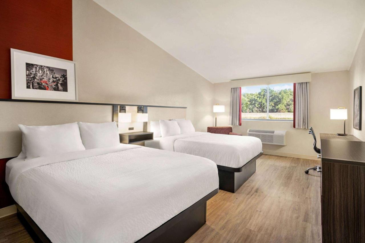 Ramada By Wyndham Bethlehem Hotel